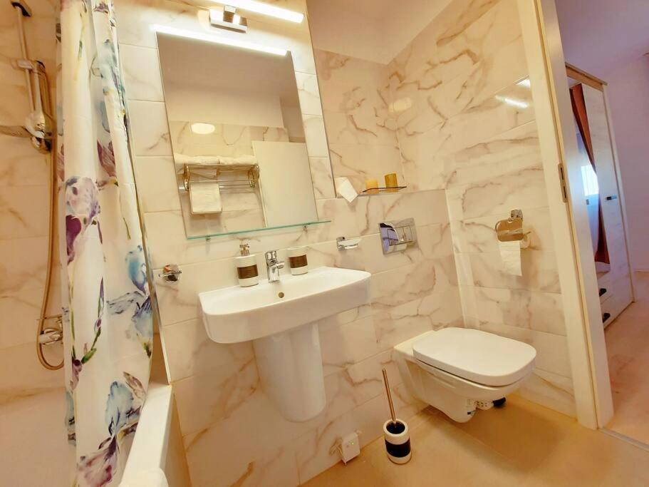 Beautiful Panoramic Central Apartment - City Of Mara Timisoara Esterno foto